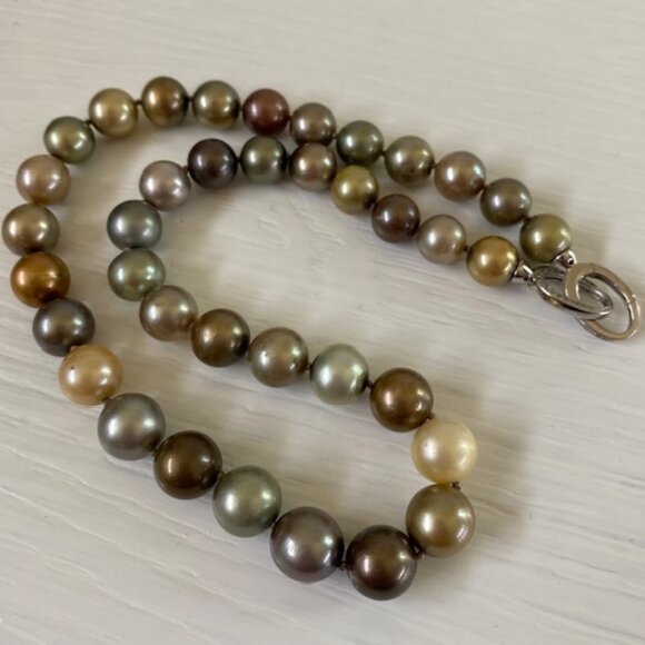 Genuine Tahitian Cultured South Sea Pearl necklace with silver lock - Picture 1 of 10